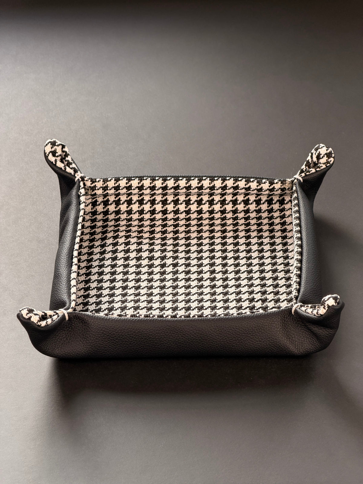 Heritage Square Tray – Noir
