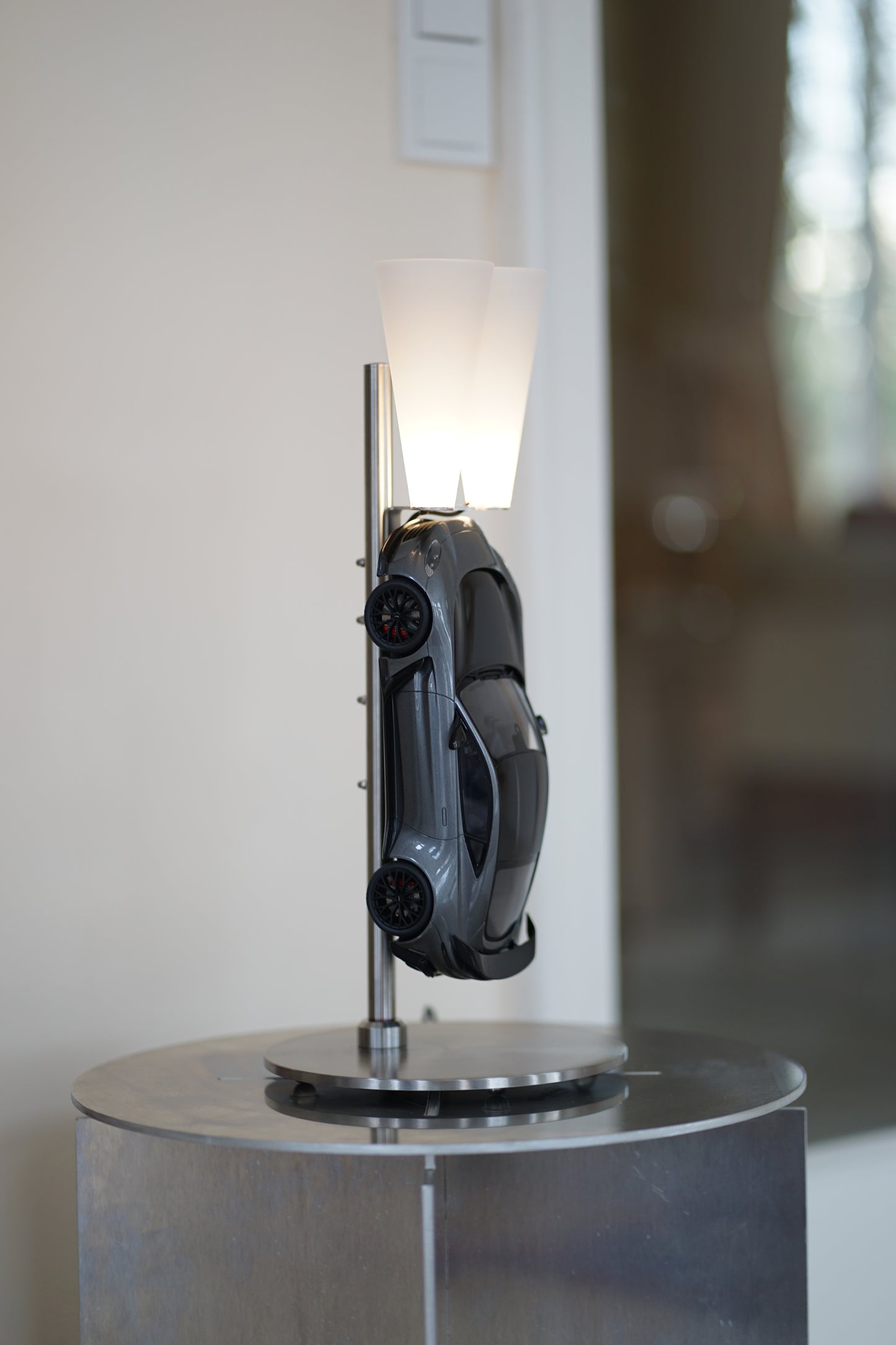 ArtCar Lampe Aston Martin V12