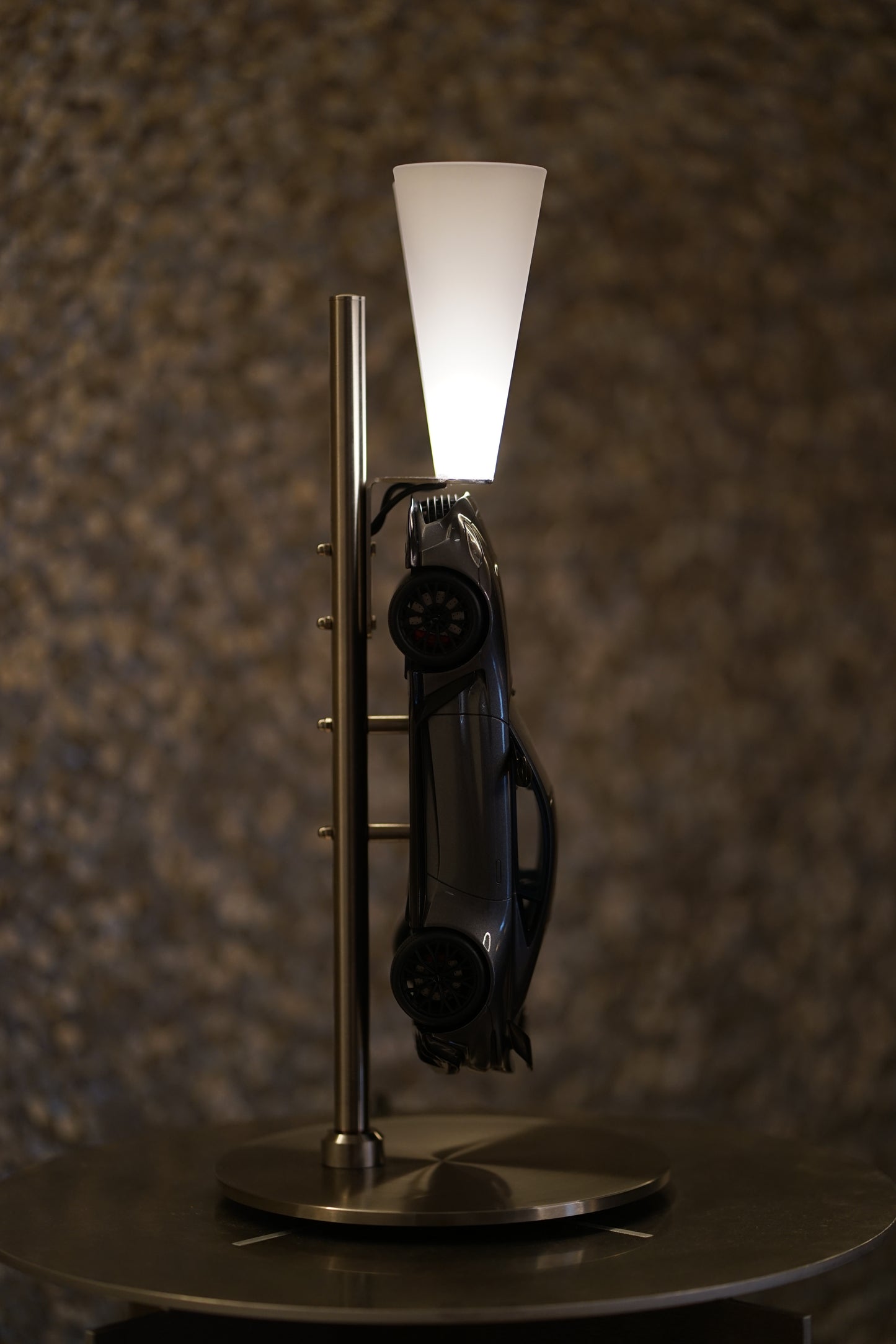 ArtCar Lampe Aston Martin V12